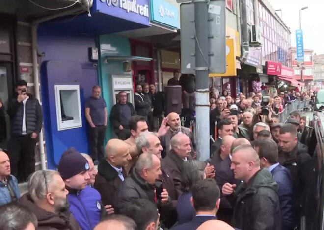 İmamoğlu, Üsküdar Belediyesi’nin Açtığı Kent Lokantası’nın İlk Yemeklerini Dağıttı